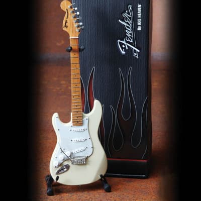 Axe Heaven Fender Licensed Olympic White Strat 1/4 scale