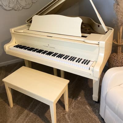 YOUNG CHANG G-157 - 5'2'' baby grand white piano image 3