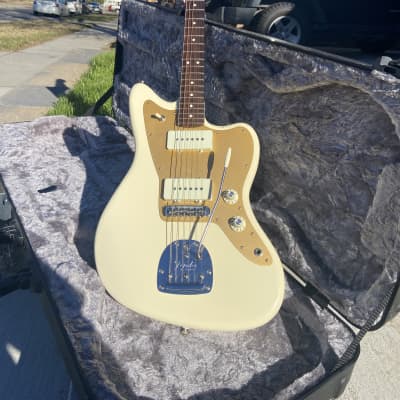 Fender Limited Edition American Professional Jazzmaster with Rosewood Neck 2019 Olympic White image 2