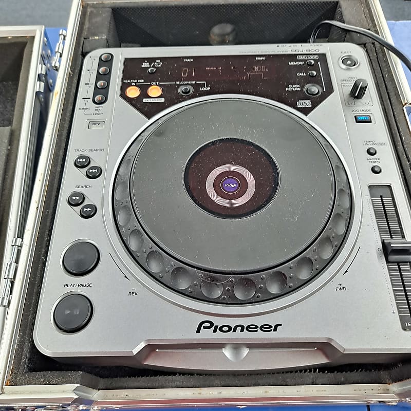 Pioneer CDJ-800 with Road Ready case