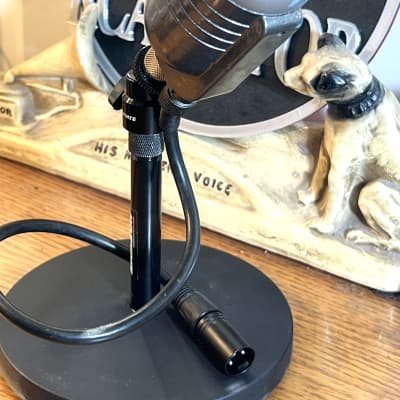 Vintage 1940's RCA MI-6207H Dynamic Microphone, restored, working, w/desk stand image 2