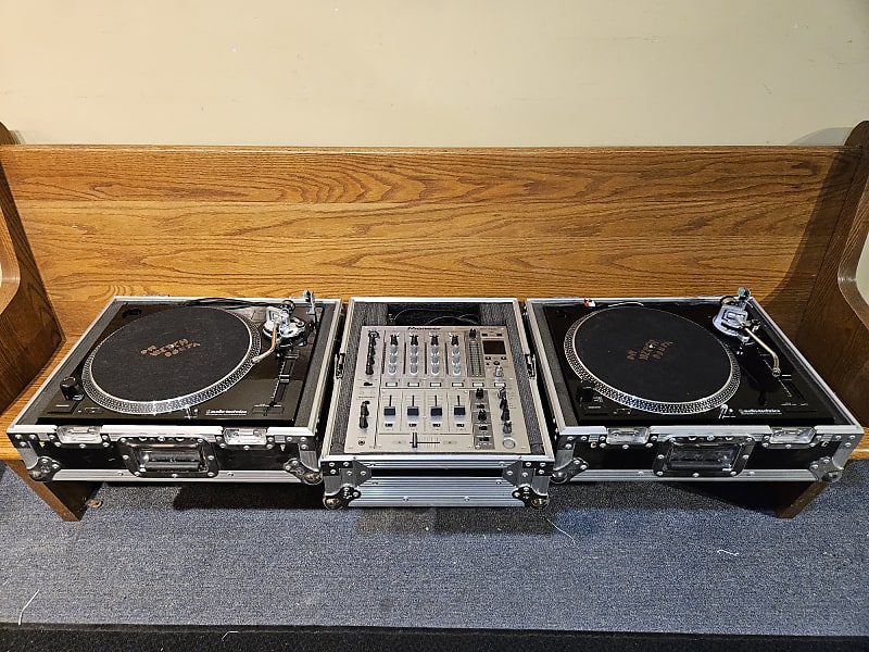 Pioneer / Audio-Technica DJ Rig with Road cases DJM-700 and AT-LP