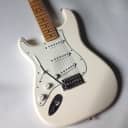 Fender Standard Stratocaster Left-Handed 2011 Arctic White