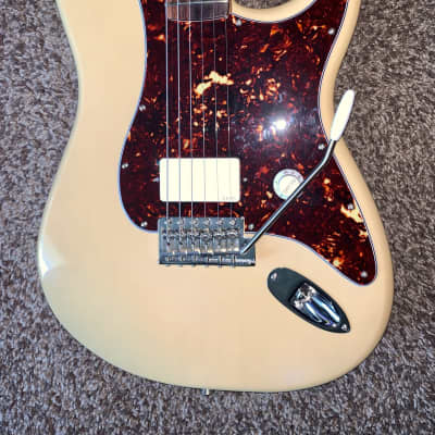 2006 Fender Deluxe Players Stratocaster emg  pickup 60th anniversary electric guitar image 2