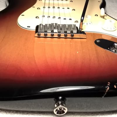 2004 Fender American Standard Stratocaster -- 3-Color Sunburst; Rosewood Fretboard image 14
