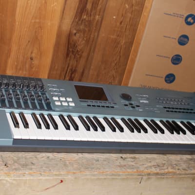 Yamaha MOTIF XS6 Keyboard Synthesizer