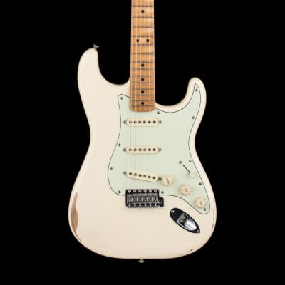 ギター fender roadworn stratcastar50s Fender Road Worn '50s Stratocaster Sunburst 2018 – Chicago