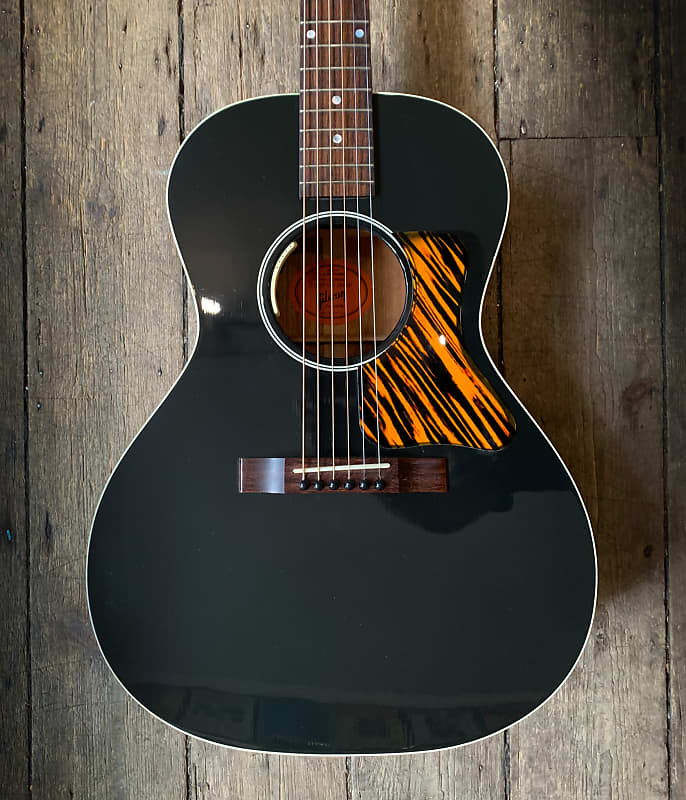 2015 Gibson Custom Shop L00 1930's Acoustic reissue in Ebony finish and  hard shell case