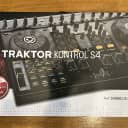 Native Instruments Traktor Kontrol S4 2010s - Black
