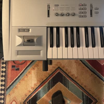 Korg Triton 61-Key 62-Voice Polyphonic Workstation 1999 - 2000 - Silver