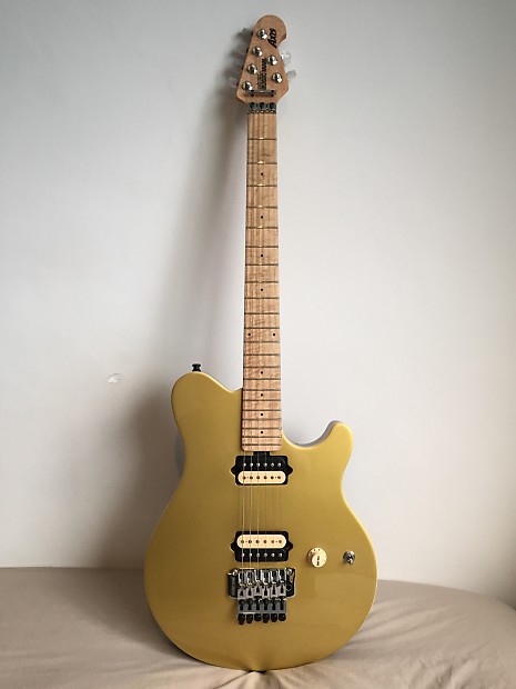 Ernie Ball Music Man Axis Tribute 2011 Solid gold