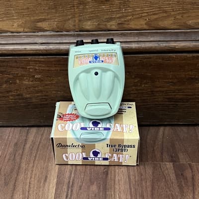 お*馬様 Danelectro COOL CAT 【VIBE】 CV-1 ダンエ お*馬様 Danelectro COOL CAT 【VIBE】 CV-1 ダンエ Danelectro