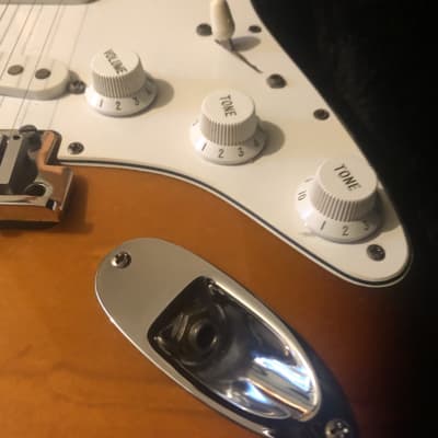 1994 USA Fender 40th Anniversary American Standard Stratocaster image 3