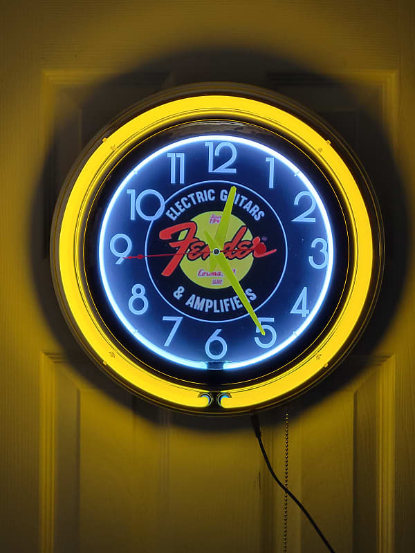 Fender Musical Instruments Double Neon Yellow/White Wall Reverb