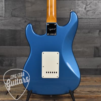 Squier Limited Edition Classic Vibe '60s Stratocaster HSS - Lake Placid Blue with Matching Headstock image 5