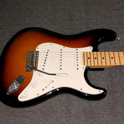 Fender USA American Special Stratocaster, 2-Tone Sunburst, Maple Neck, Fender Custom Shop Texas Special Single Coils, plek-dressed, ABS Case (No Fender), very good Condition, 3,4 kgs light-weight for sale