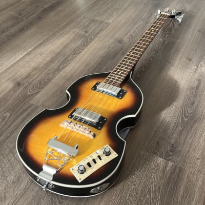 ベース TEISCO FB-2 SCROLL HEAD VIOLIN BASS Teisco FB-2 Violin Bass Red Burst 1968 – Topshelf Instruments