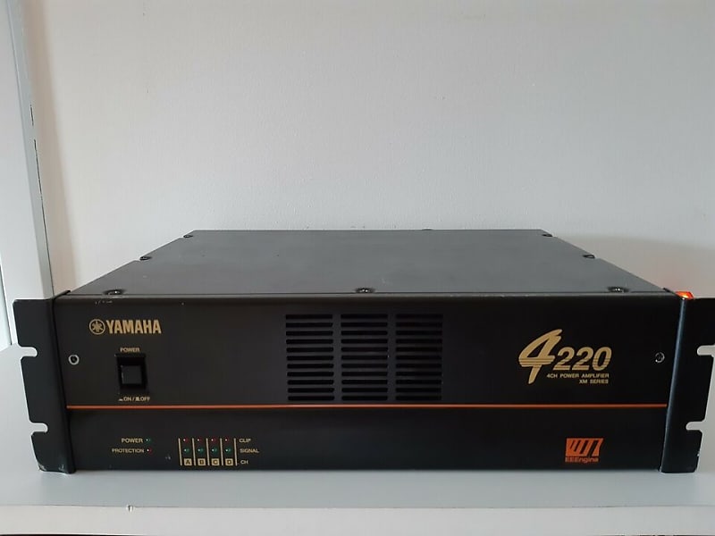 Yamaha XM- 4220 Amplifier