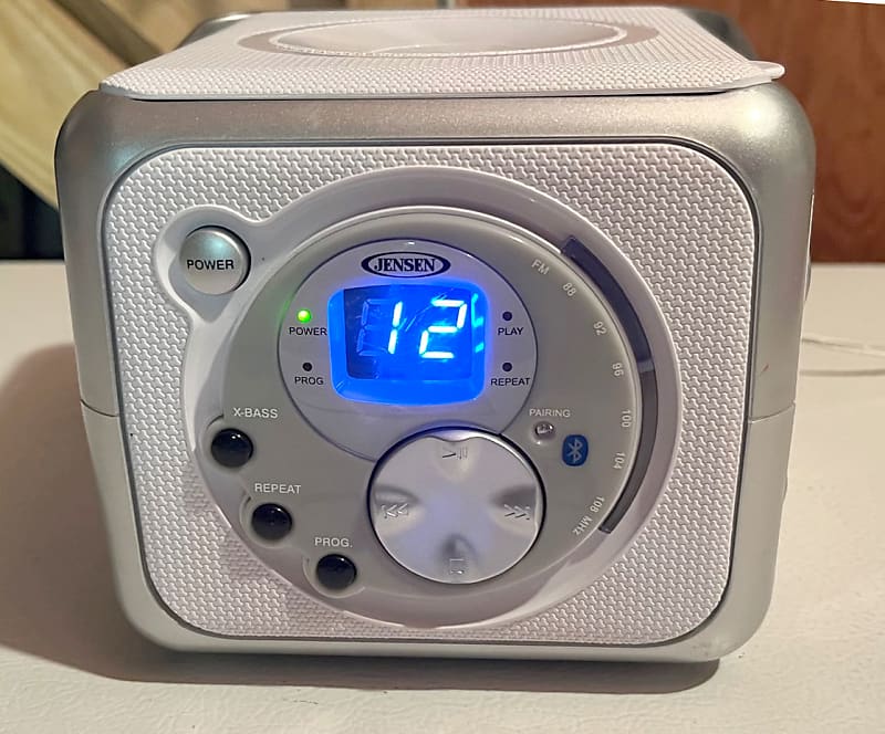 Jensen CD-555 April 2017 - White Plastic  			