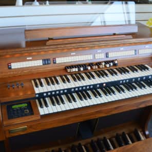 Hammond 935 Classic Church Organ Medium Brown Oak image 1