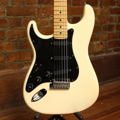 だ*り様 Fender Standard Stratocaster left h Fender Standard Stratocaster - Left-Handed - Used