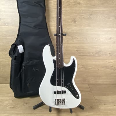 American Performer Jazz Bass® – Fender