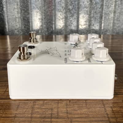 JHS Pedals Flight Delay Reverse Analog Digital with Chorus & Vibrato Guitar Effect Pedal White image 4