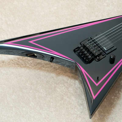 ESP EDWARDS E-ALEXI PINK SAWTOOTH -Black with Pink Pin