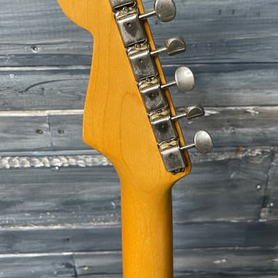 Used Fender 1986 '62 Reissue MIJ Stratocaster Electric Guitar with Hard Shell Fender Case - Candy Apple Red image 15
