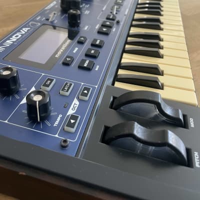 Novation Mininova 2012 - Bleue image 5