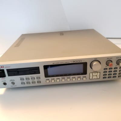 Akai S3000XL MIDI Stereo Digital Sampler 1996 - White