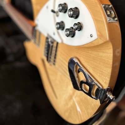 Rickenbacker 330 6-String Electric Guitar Mapleglo 2005 image 21