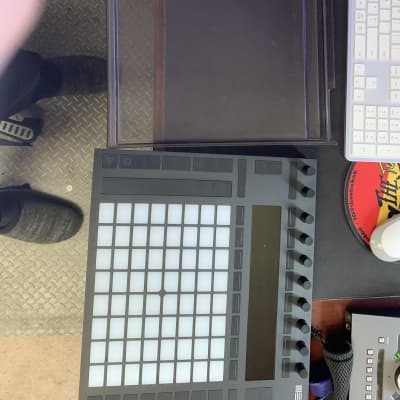 Ableton Push 2 Controller with hard cover and original boxing image 1
