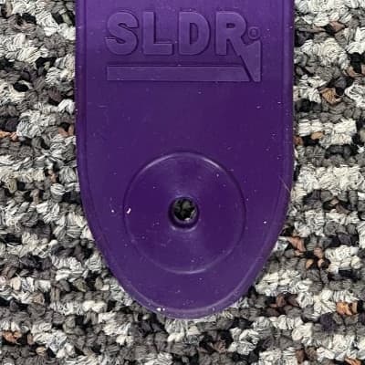 Souldier SLD-SLPUR 2-Inch Locking Seatbelt Guitar Strap - Purple image 2
