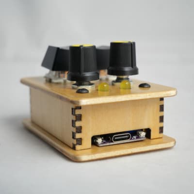 Evolution UC-33 MIDIコントローラー 動作品 Evolution UC-33e - What To Know & Where To Buy | Equipboard