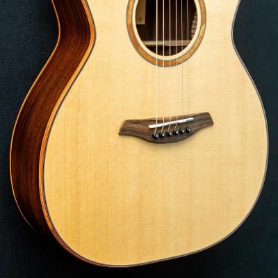 Furch - Red - Pure - Orchestra Model - Sitka Spruce Top - Rosewood B/S- Hiscox OHSC image 3