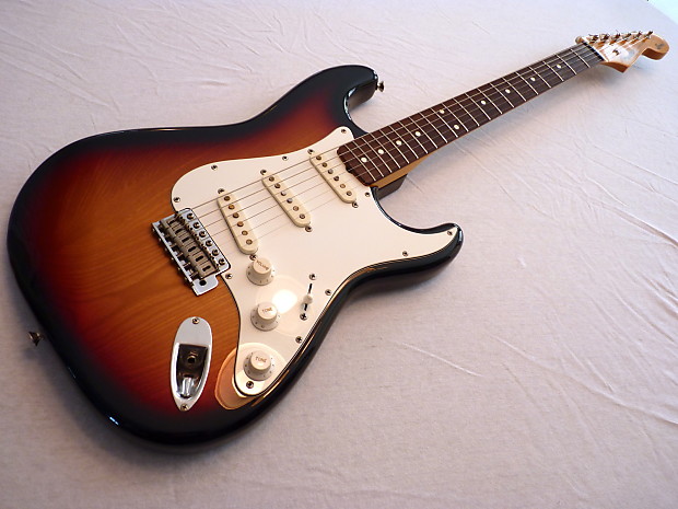 1982 deals squier stratocaster
