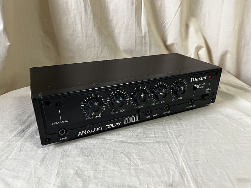 Maxon AD100 AD-100 ANALOG DELAY UNIT 80S VINTAGE BOX BBD MN3005