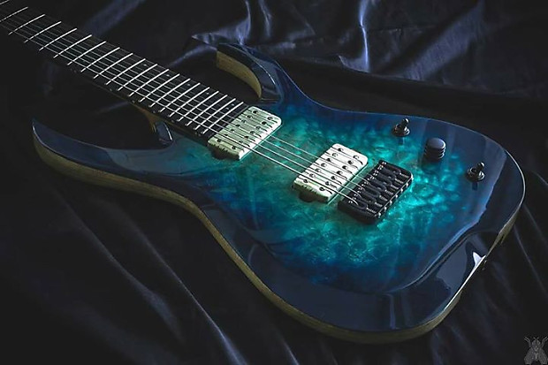 Skervesen Nebelung 7: Quilted Maple (Deep Blue)/Swamp Ash, Pau