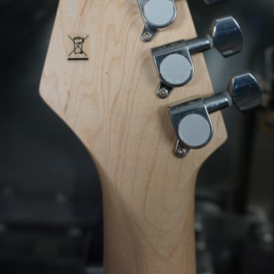 Indio Stratocaster - 3-Color Sunburst (Upgraded Bone Nut) w/ Gig Bag image 10