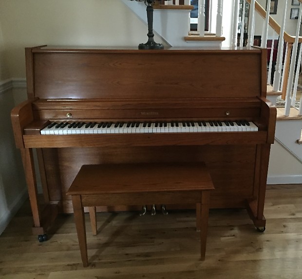 Wurlitzer upright piano model 2995 year 2000 Oak