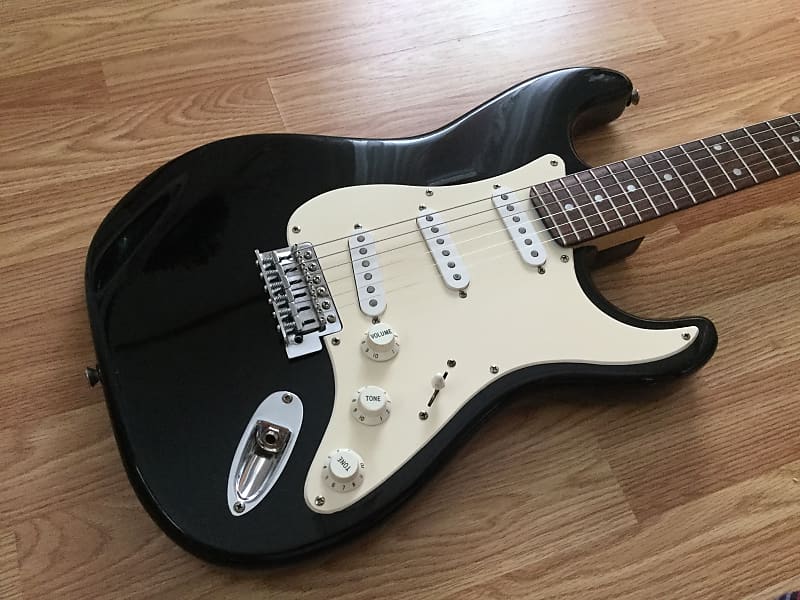 ギター 1997 Squier Affinity Stratcaster black Squier Affinity Strat 1997 Black | Reverb