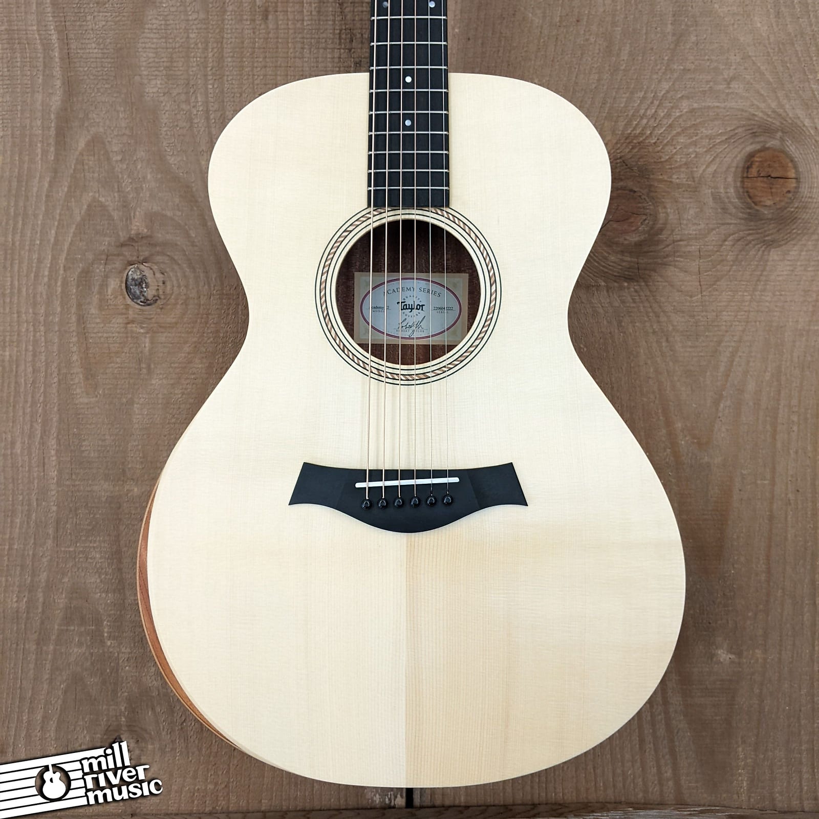 Taylor Academy 12 Acoustic Guitar w/gig bag
