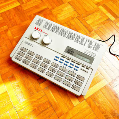 Akai XR10 Drum Machine (Japan, 1989) - 16bit PCM Powerful Sound Vintage Drum machine with power supply!