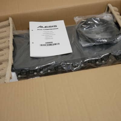 Alesis • 3632 Dual-Channel Compressor / Limiter / Gate *AS NEW IN BOX* image 3