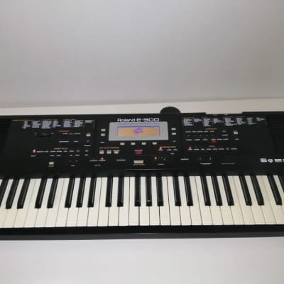 Keyboard 2024 Roland E-300 zu verkaufen