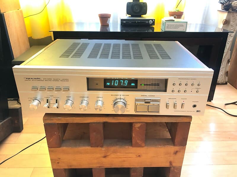 Vintage Realistic STA-2250 Quartz locked Digital Synthesized stereo receiver image 1