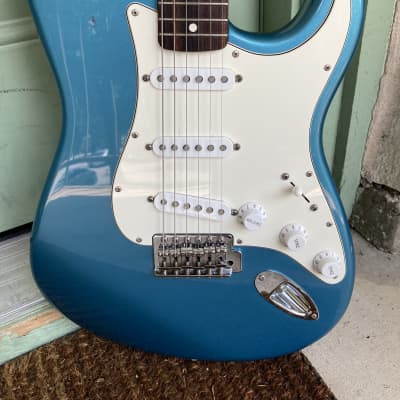 Fender Standard Stratocaster with Vintage Tremolo, Rosewood Fretboard 1995 Lake Placid Blue electric guitar image 3