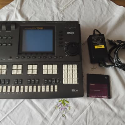 Yamaha QY700 Music Sequencer 1996 - Brown