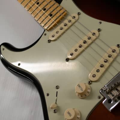 Fender American Professional Stratocaster Left-handed - 3-Color Sunburst with Maple Fingerboard image 12